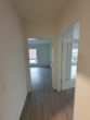Flur mit Blick zum Schlaf und - Neuwertige Seniorenwohnung im TOP Zustand.
