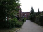 tolle DG-Wohnung in ruhiger Lage von Sutthausen - ! renoviert/saniert - provisionsfrei ! - Fußweg vor dem Haus