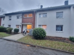 Hausansicht - Schicke Terrassenwohnung für Rentner mit WBS