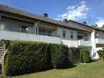 Hausansicht - Schicke Terrassenwohnung für Rentner mit WBS