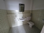 Badezimmer - Helle Rentnerwohnung mit Balkon im EG mit WBS