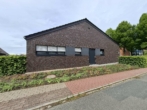 Hausansicht Straßenseite - Reihenbungalow in der Dorfmitte von Alfhausen